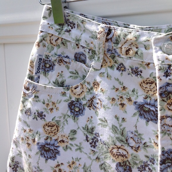 Vintage 90's BONGO Hi Rise Floral Jean Shorts 25 - Picture 4 of 11